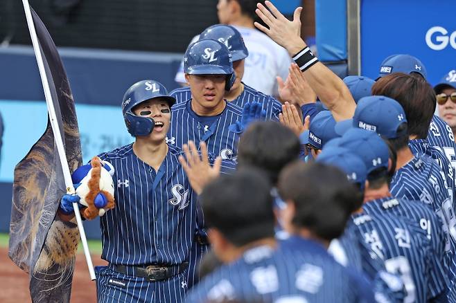 14일 대구 KT 위즈전에서 역전 3점포를 쏘아 올린 김성윤. 삼성 제공