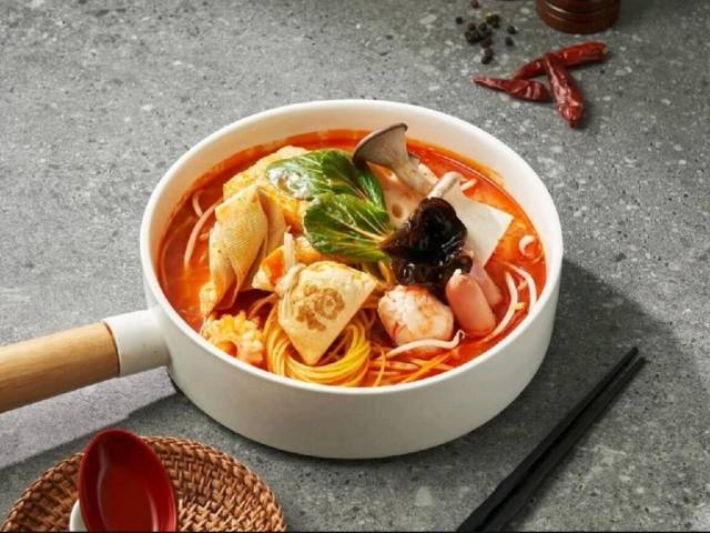 AI를 통해 생성된 음식 이미지로 추정되는 배달앱 메뉴 사진.