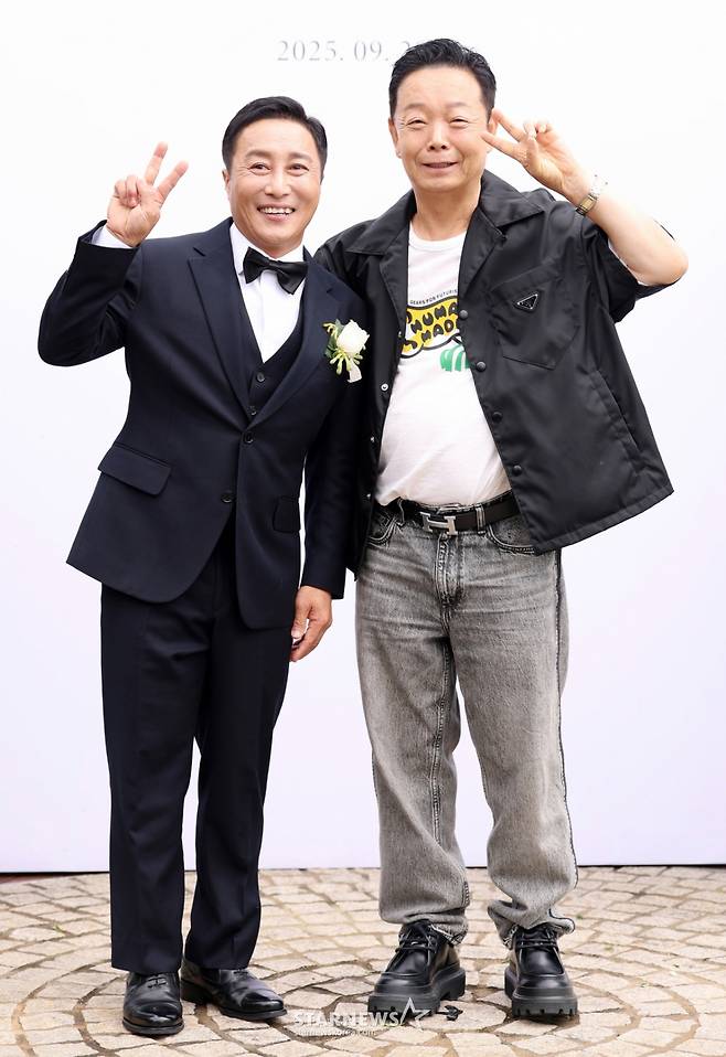 개그맨 김학래가 20일 서울 서초구 한강세빛섬 플로팅아일랜드에서 열린 개그맨 김병만의 결혼식에 석해 포즈를 취하고 있다./2025.09.20 /사진=김휘선 hwijpg@