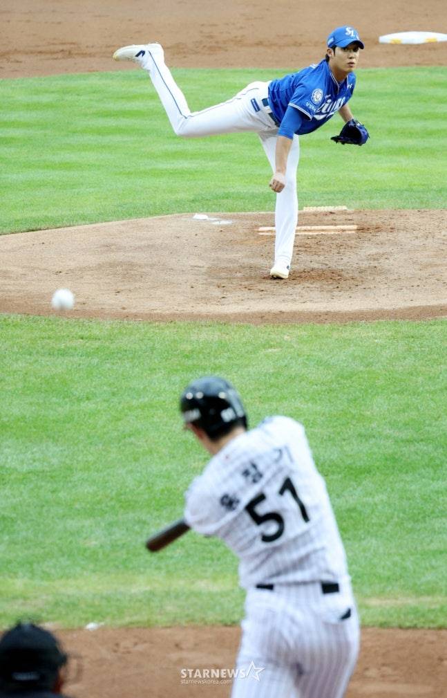 2025 신한 SOL Bank KBO리그 LG 트윈스 대 삼성 라이온즈 경기가 20일 서울 잠실야구장에서 열렸다. 삼성 선발 원태인이 역투하고 있다. /사진=김진경 대기자