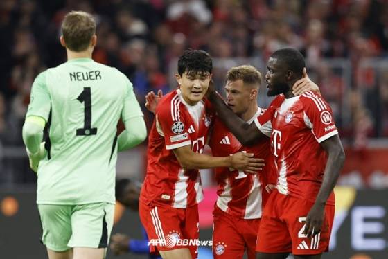 김민재(왼쪽에서 두 번째). /AFPBBNews=뉴스1