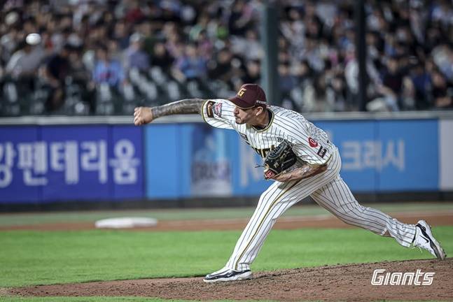 롯데 빈스 벨라스케즈가 20일 사직 키움전에서 투구하고 있다. /사진=롯데 자이언츠 제공