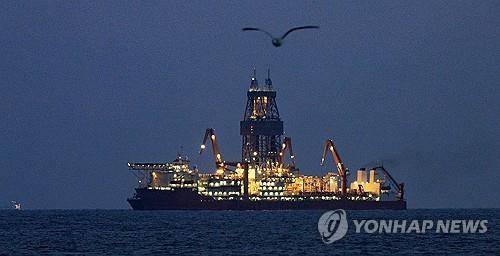 대왕고래 앞날은 (포항=연합뉴스) 윤관식 기자 = 지난해 12월 30일 오전 경북 포항시 앞바다에 위치한 대왕고래 유망구조에서 웨스트 카펠라호가 탐사 시추 작업을 하고 있다. 2025.1.1
psik@yna.co.kr
(끝)