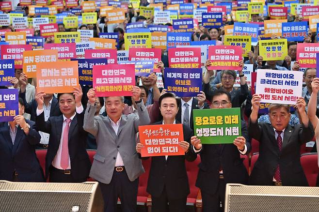 김태흠 충남지사가 22일 서천을 방문해 도민과 직접 소통에 나섰다. /충남도 제공