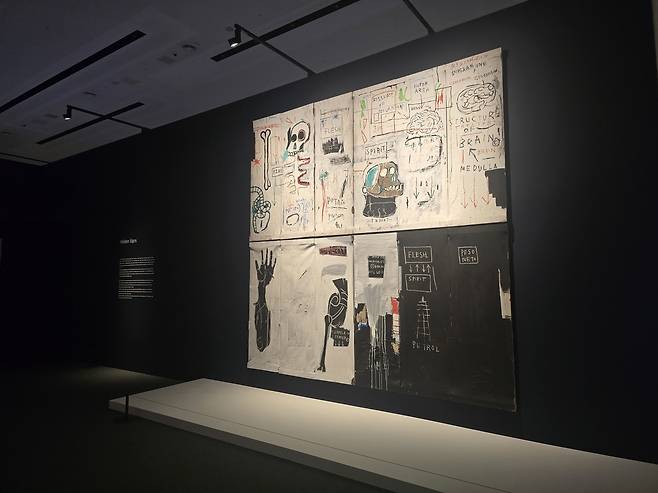 장 미셸 바스키아의 특별전 '장 미셸 바스키아: 과거와 미래를 잇는 상징적 기호들' 전시 전경. ⓒ 뉴스1 김정한 기자