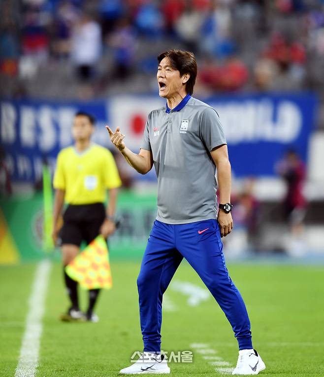 홍명보 감독이 15일 용인 미르스타디움에서 열린 2025 동아시아축구연맹(EAFF) E-1 챔피언십(동아시안컵) 일본과 경기에서 작전지시를 하고 있다. 2025. 7. 15. 용인 | 최승섭기자 thunder@sportsseoul.com