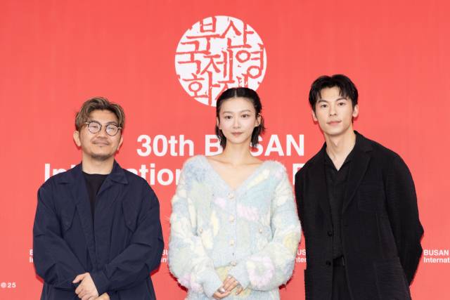 22일 오후 부산 해운대구 우동 영화의전당 비프힐에서 영화 '타년타일' 기자회견이 진행됐다. 왼쪽부터 감독 쿵시우핑, 배우 안젤라 유엔, 배우 허광한. 정성운 인턴 기자