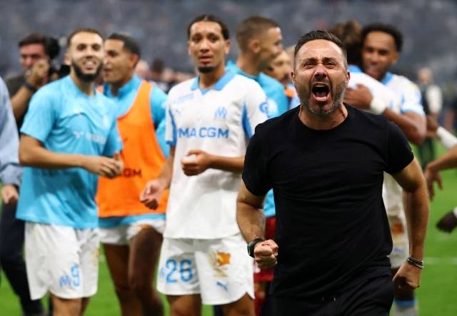 ‘RMC스포츠’는 “데 제르비는 1경기 이상 출전 정지 징계를 받을 것이다. 단순히 벤치에서 제외되는 정도가 아니겠지. 다행히 (메디)베나티아 디렉터가 그를 조금 진정시켰다. 완전히 통제 불능 상태였으니 말이다”라며 “마르세유가 성장하기를 원한다면 반드시 진정해야 한다. 그러나 내가 마지막으로 본 데 제르비의 차분한 모습은 언제인지 기억이 나지 않는다”고 꼬집었다. 사진=REUTERS=연합뉴스