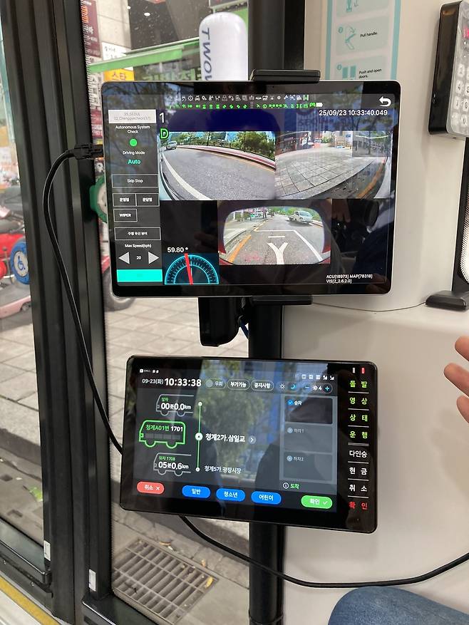 자율주행 셔틀 내부에 설치된 모니터. 손인규 기자