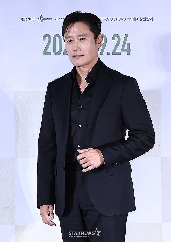 (서울=뉴스1) 구윤성 기자 = 배우 이병헌이 22일 오후 서울 용산구 CGV 용산에서 열린 영화 '어쩔수가없다' 기자간담회에서 포즈를 취하고 있다. 2025.9.22/뉴스1 Copyright (C) 뉴스1. All rights reserved. 무단 전재 및 재배포, AI학습 이용 금지. /사진=(서울=뉴스1) 구윤성 기자