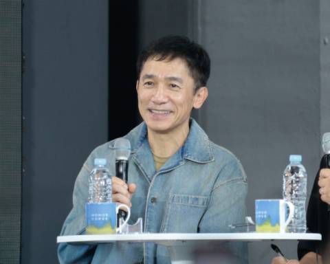 홍콩 배우 량차오웨이(양조위)가 24일 오후 부산 해운대구 영화의전당 야외극장 오픈토크 무대에 올라 관객을 만났다. 이지원 인턴기자