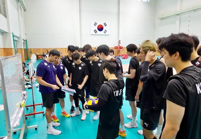 남자 배구 대표팀을 지도하고 있는 이사나예 라미레스 감독. 사진=연합뉴스