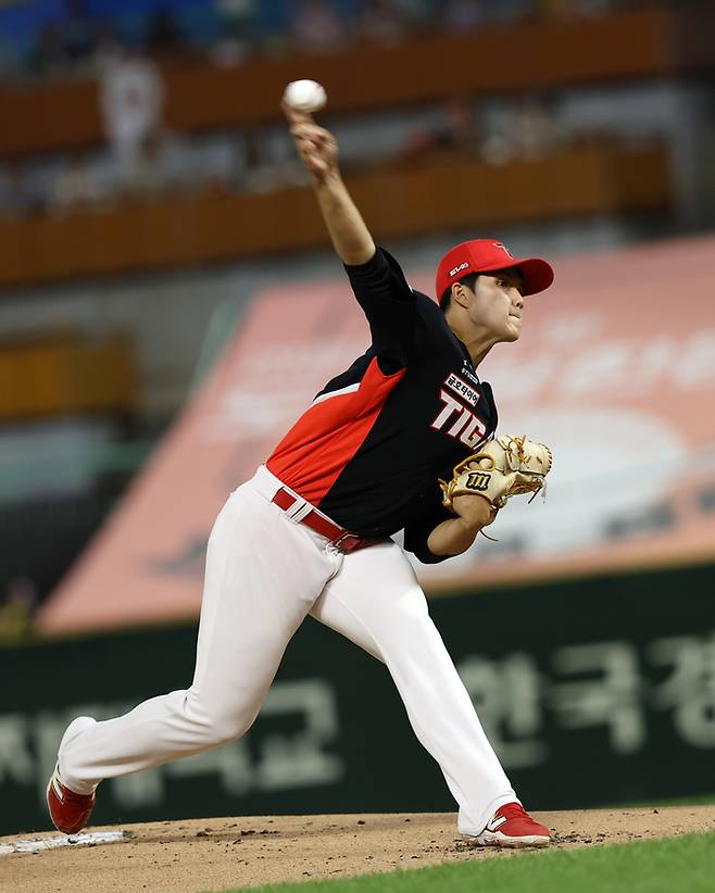 KIA 신인 김태형이 23일 인천SSG랜더스필드에서 열린 2025 KBO리그 SSG전에 선발 등판해 역투하고 있다. 사진 | KIA 타이거즈