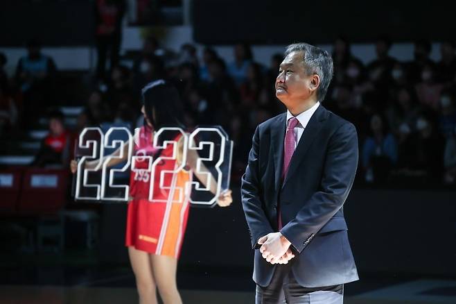 프로농구 사령탑 시절 최다승, 최다우승 기록 등 최다와 관련된 기록을 다수 갖고 있는 명장 유재학 KBL 본부장. KBL 제공
