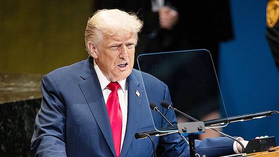 도널드 트럼프 미국 대통령이 23일(현지시간) 뉴욕 유엔 본부에서 열린 제80차 유엔 총회에서 기조 연설을 하고 있다. AP=연합뉴스