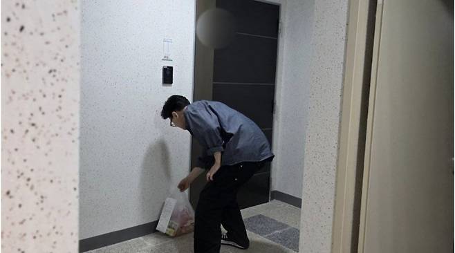 한동훈 전 국민의힘 대표가 23일 경남 진주에서 치킨을 배달하고 있다. 한동훈 전 국민의힘 대표 인스타그램 캡처