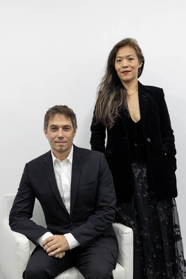 ‘왼손잡이 소녀’의 공동제작자인 션 베이커(왼쪽) 감독과 쩌우스칭 감독. 레드아이스 엔터테인먼트 제공