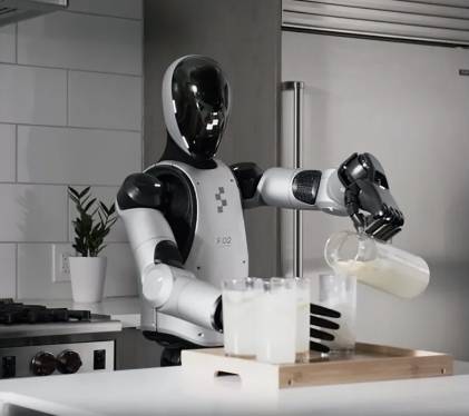 미국 피규어AI의 휴머노이드 로봇 ‘F02’가 유리컵에 음료를 따르고 있다. 피규어AI 홈페이지 캡처