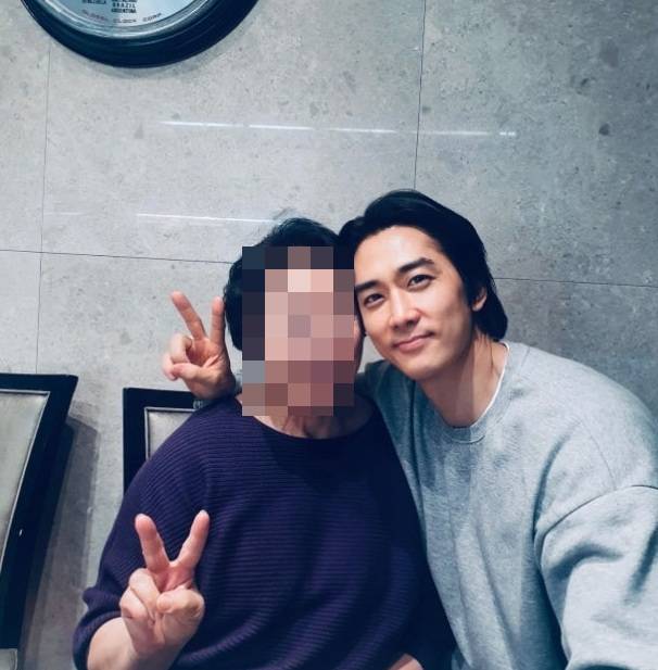 ▲ 모친(왼쪽)과 송승헌. 출처| 송승헌 인스타그램