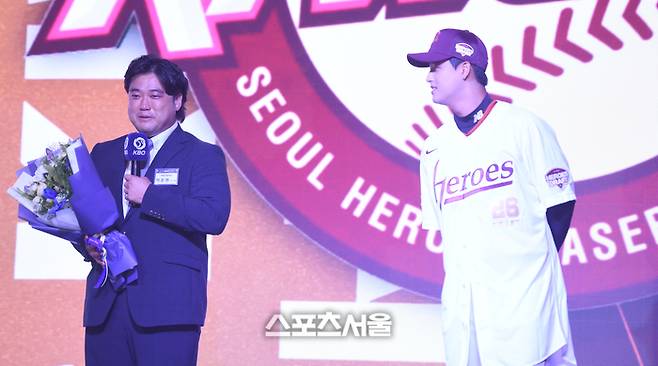 천산 북일고 박준현의 부친 두산 박석민 코치가 17일 서울 송파구 롯데호텔 월드에서 열린 2026 KBO 리그 신인드래프트에서 소감을 밝히고 있다. 사진 | 최승섭 기자 thunder@sportsseoul.com