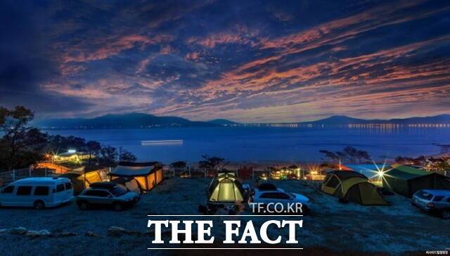 인천 강화도 마니산 캠핑장은 바다를 조망할 수 있는 차박 피크닉 장소로 장곶돈대 등과 가까워 등산, 레저 활동에 적합하다. /인천관광공사