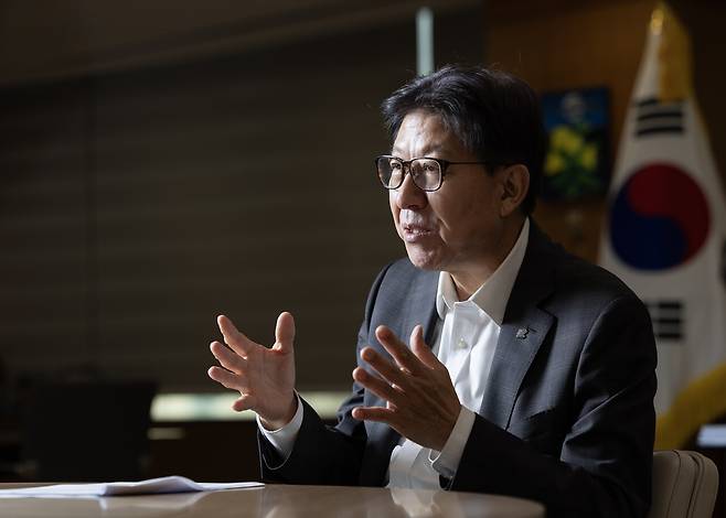 박형준 부산시장은 글로벌 허브도시에 ‘해양’의 개념을 더해 해수부와 HMM 이전에 선제적으로 대응 중이다. 김정훈 기자