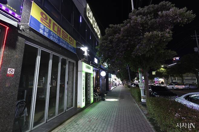9월3일 여수국가산단 인근 상가 무선지구의 한 점포에 ‘임대 문의’ 현수막이 붙어 있다. ⓒ시사IN 이명익