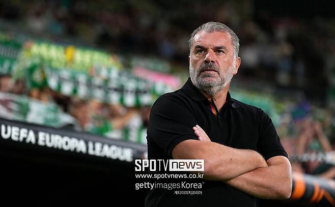 ▲ 포스테코글루 감독이 토트넘에서 선보인 ‘공세적 전술’은 EPL 빅클럽 환경에선 통했지만 정작 중상위권 구단에선 결과로 이어지지 못하는 모양새다. 이는 스퍼스 시절 손흥민과 제임스 매디슨, 데얀 쿨루셉스키 등 선수단 역량에 다소 의존한 게 아니냐는 물음표로 이어진다.