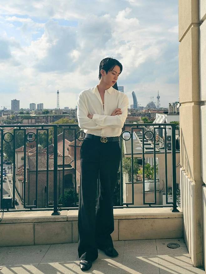 "말문이 막혔습니다!!!" 방탄소년단 진, 미모로 국위 선양..구찌 프리미어 모습에 美 MTV '감탄'