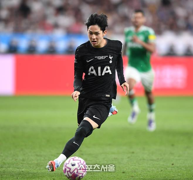 토트넘 양민혁이 3일 서울 월드컵경기장에서 열린 2025 쿠팡플레이 시리즈 뉴캐슬과 경기에서 드리블을 하고 있다. 2025. 8. 3. 최승섭기자 thunder@sportsseoul.com