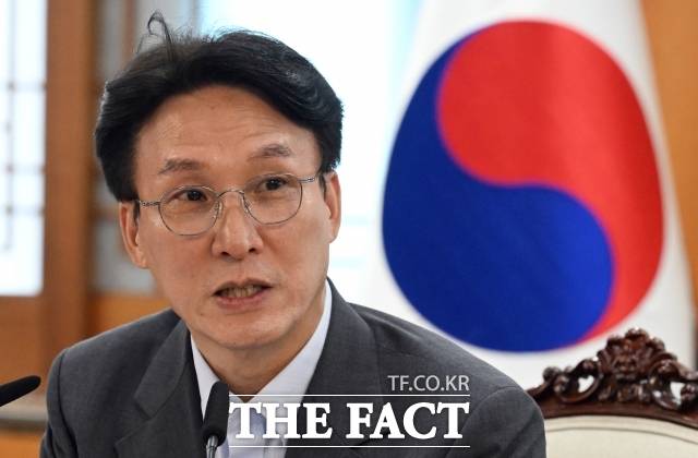 김민석 국무총리는 26일 대전 국가정보자원관리원에서 발생한 화재와 관련해 "화재 진압에 최선을 다하라"고 긴급 지시했다. /임영무 기자