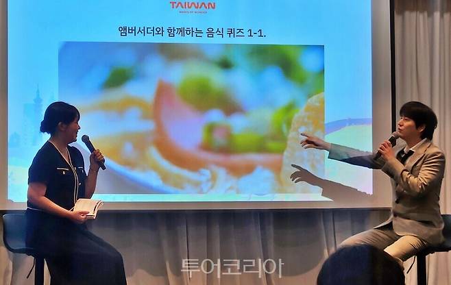 규현이 냄비우동 확대된 것을 보고 음식 이름을 맞추는 모습.