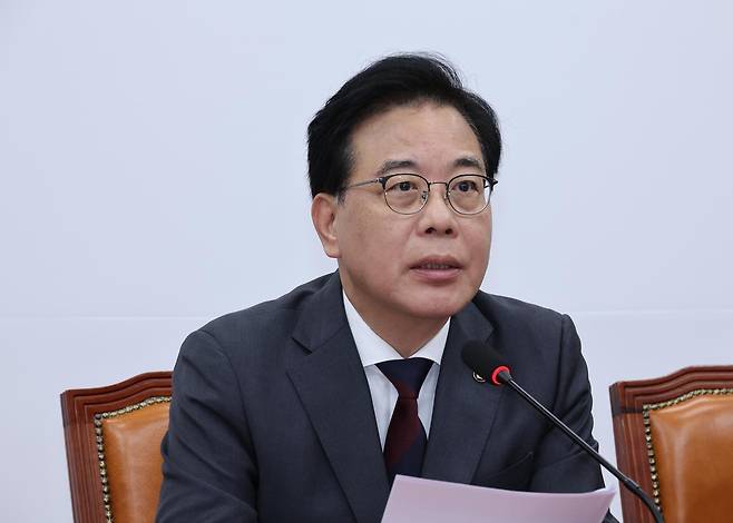 국민의힘 송언석 원내대표가 26일 오전 서울 여의도 국회에서 열린 원내대책회의에서 발언을 하고 있다. 뉴시스