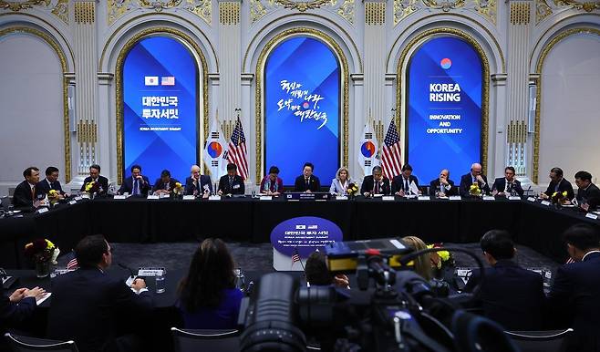 이재명 대통령이 25일(현지 시간) 미국 뉴욕 증권거래소에서 열린 대한민국 투자 써밋에서 발언하고 있다. 뉴욕=송은석 기자 silverstone@donga.com