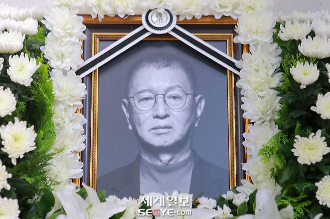 '폐 기흉 투병' 끝 별세한 코미디언 故 전유성의 빈소가 26일 서울아산병원 장례식장에 마련됐다. 세계일보 자료사진