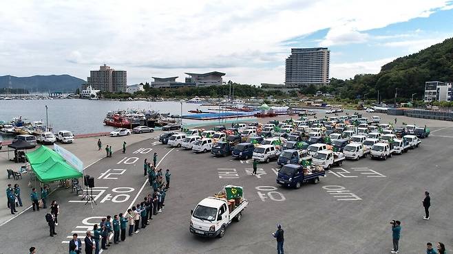 새마을지도자통영시협의회가 지난 23일 통영트라이애슬론광장에서 개최한 '2025 통영시 자원재활용품수집경진대회' 현장 ⓒ통영시