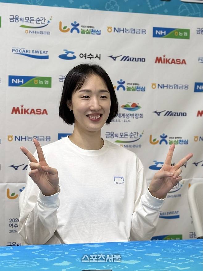 한국도로공사 황연주가 27일 여수진남체육관에서 GS칼텍스를 이긴 뒤 기자회견에 참석하고 있다. 여수 | 정다워 기자