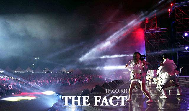 '25회 한성백제문화제' 개막 공연이 26일 서울 송파구 올림픽공원 88잔디마당에서 펼쳐지고 있다. /송파구