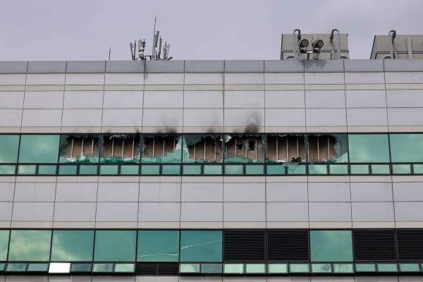 27일 대전 유성구 국가정보자원관리원(국정자원) 전산실 창문이 화재로 깨져 있다. 연합뉴스