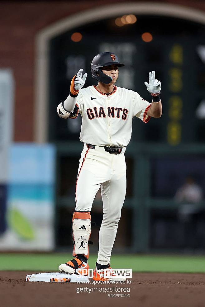 ▲ 이정후가 3루타 포함 3안타로 펄펄 날았다.