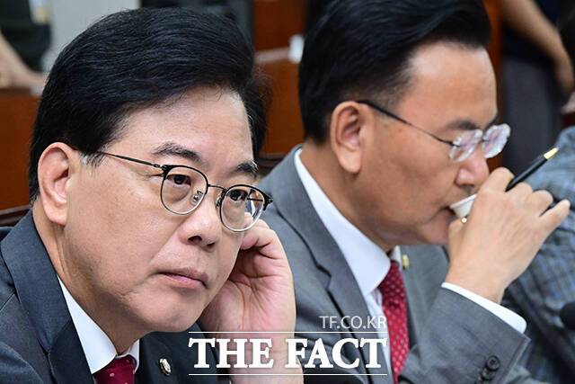 송언석 국민의힘 원내대표가 24일 서울 여의도 국회에서 열린 운영위원회 전체회의에서 생각에 잠겨있다. /국회=남윤호 기자