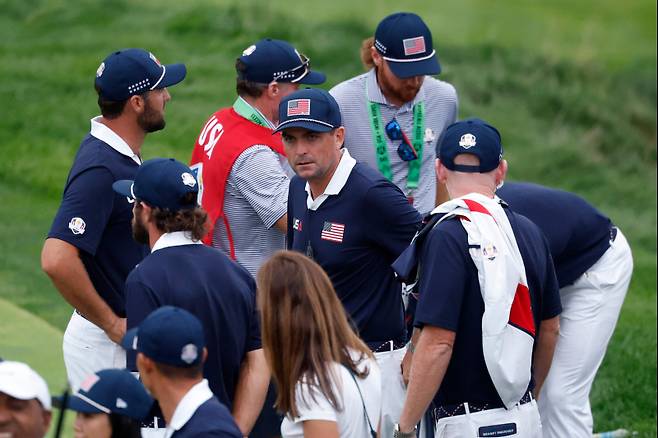 <yonhap photo-5254=""> FARMINGDALE, NEW YORK - SEPTEMBER 27: Captain Keegan Bradley of Team United States looks on while at the 18th hole green after Team United States lost three of four matches against Team Europe during the Saturday afternoon four-balls matches of the 2025 Ryder Cup at Black Course at Bethpage State Park Golf Course on September 27, 2025 in Farmingdale, New York. Harry How/Getty Images/AFP (Photo by Harry How / GETTY IMAGES NORTH AMERICA / Getty Images via AFP)/2025-09-28 08:01:29/ <저작권자 ⓒ 1980-2025 ㈜연합뉴스. 무단 전재 재배포 금지, AI 학습 및 활용 금지></yonhap>
