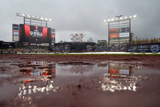 비로 취소된 28일 LG-한화의 정규시즌 마지막 맞대결. 29일로 순연됐다. 연합뉴스