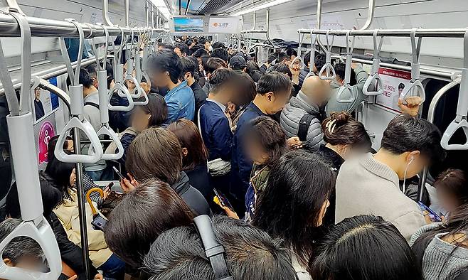 서울 지하철 3호선 열차 내부 모습. 연합뉴스