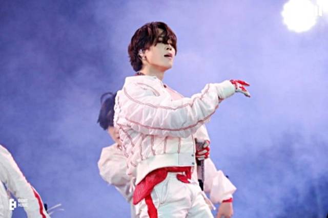 세계적인 K팝 그룹 방탄소년단(BTS)의 부산 출신 멤버 지민이 가족과 함께 아동과 이웃에게 선한 영향력을 발휘해 주목받고 있다. 사진은 지민. 빅히트뮤직 제공