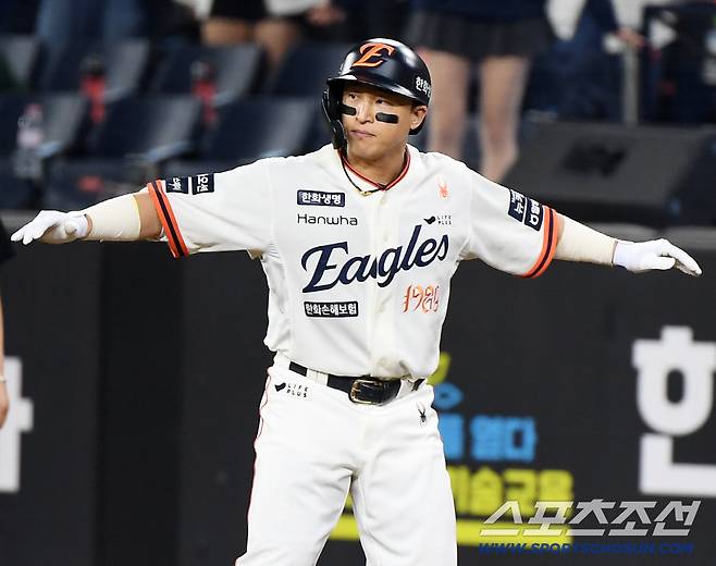 29일 대전 한화생명볼파크에서 열린 LG-한화전. 6회말 2사 만루 손아섭이 2타점 적시타를 친 후 기뻐하고 있다. 대전=정재근 기자 cjg@sportschosun.com/2025.9.29/