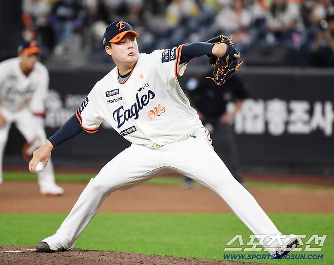 29일 대전 한화생명볼파크에서 열린 LG-한화전. 8회초 등판한 한승혁이 투구하고 있다. 대전=정재근 기자 cjg@sportschosun.com/2025.9.29/