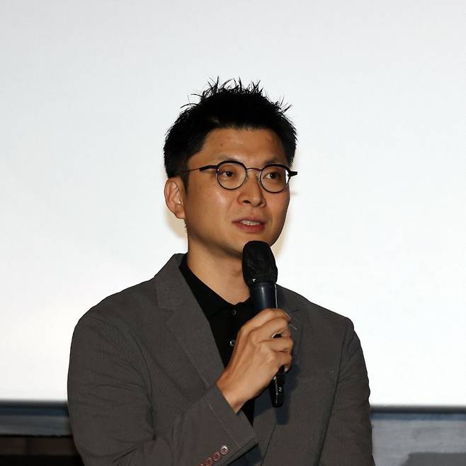 지난 25일 서울 송파구 롯데월드타워 롯데시네마에서 파이낸셜뉴스와 과학기술정보통신부가 공동주최한 'AI World 2025'에서 백준호 퓨리오사AI 대표(맨위 사진)과 이활석 업스테이지 CTO 및 공동창업자가 기조대담에서 각각 발언하고 있다. 사진=박범준 기자