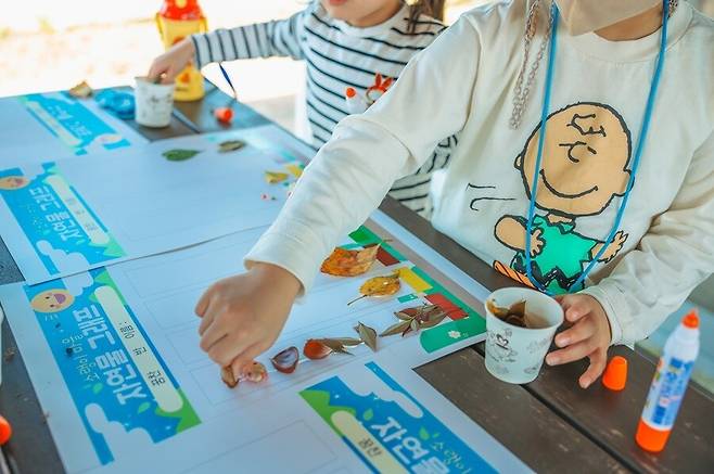 공주 소랭이마을에서 아이들이 농촌 체험을 하고 있다. 웰촌 제공