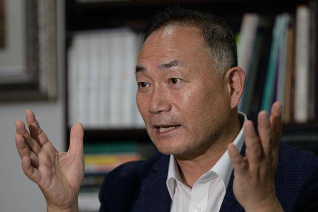 김원이 더불어민주당 의원이 국회 의원회관에서 본보와 인터뷰를 하고 있다. 하상윤 기자